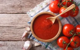 Aprenda a fazer molho de tomate caseiro