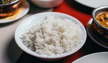 Lavar o arroz antes de cozinhar: não faça mais isso