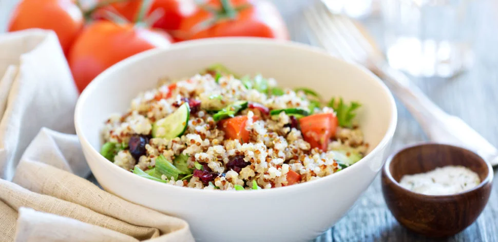 Receitas de saladas de quinoa: opções saudáveis para agradar seu paladar