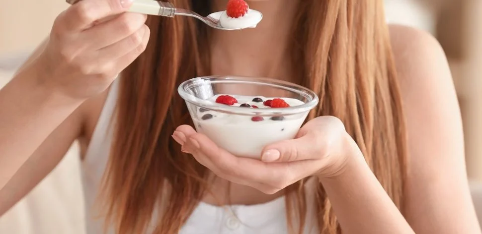 Consumo de iogurte: teor de cálcio é importante na hora da escolha