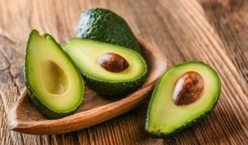 Conheça 9 benefícios do abacate para sua saúde