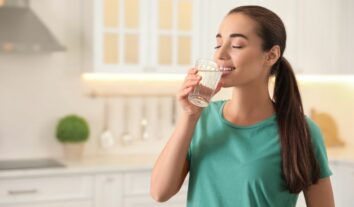 Como manter a hidratação do corpo no verão?