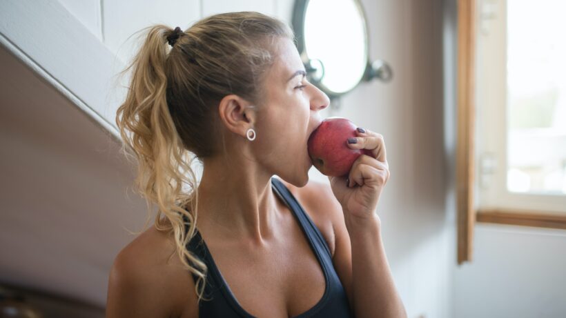 Comer maçã pode dar fome? Descubra resposta