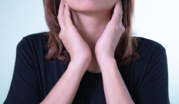 Dores no pescoço: como prevenir e aliviar o desconforto, segundo especialistas