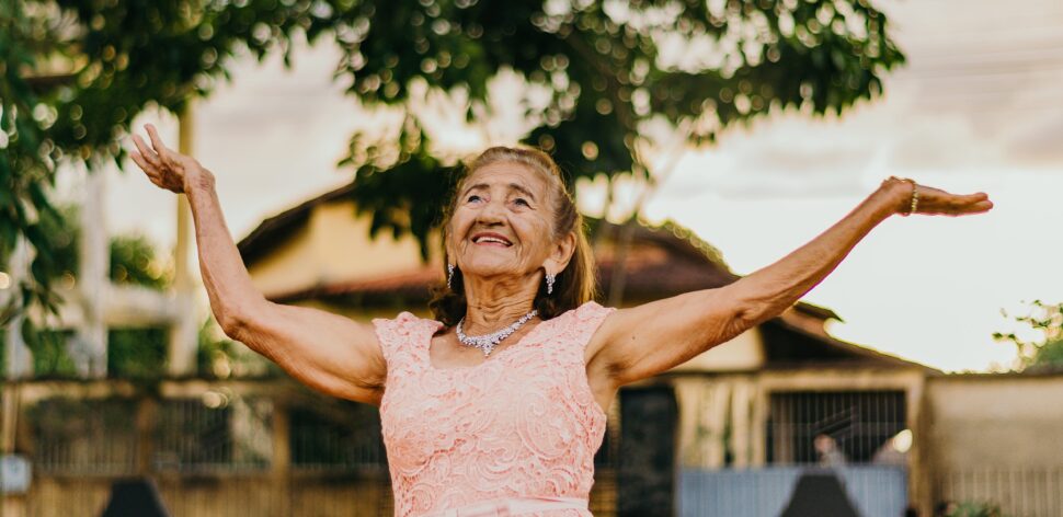 Novo estudo mostra que envelhecer traz habilidades ocultas e mais felicidade