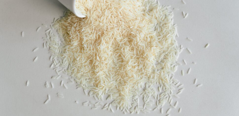 É melhor lavar ou não o arroz? Saiba o que dizem os nutricionistas