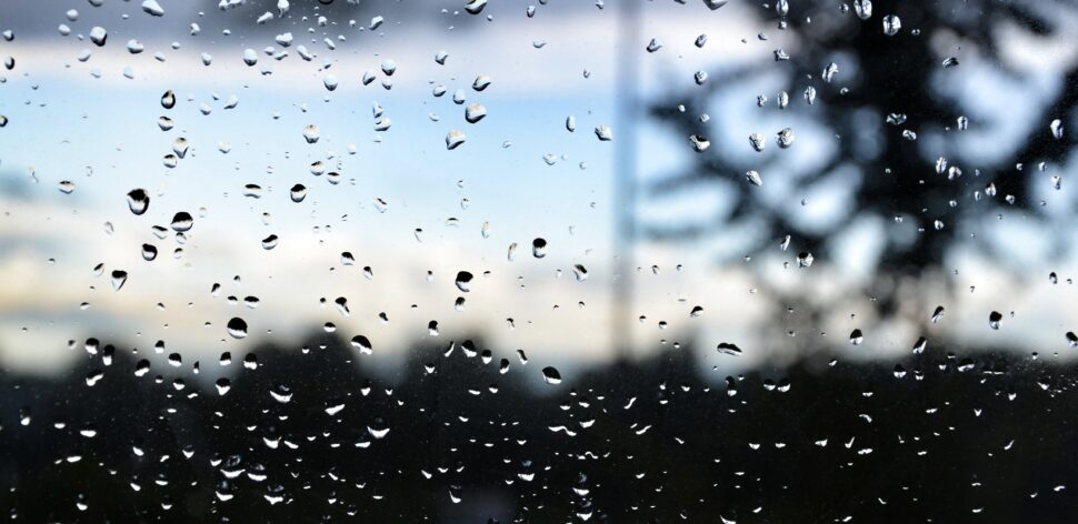 Inmet faz alerta para chuvas intensas em todo o país; veja como se proteger