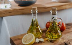 Azeite de oliva ajuda a emagrecer? Veja 3 benefícios do óleo vegetal