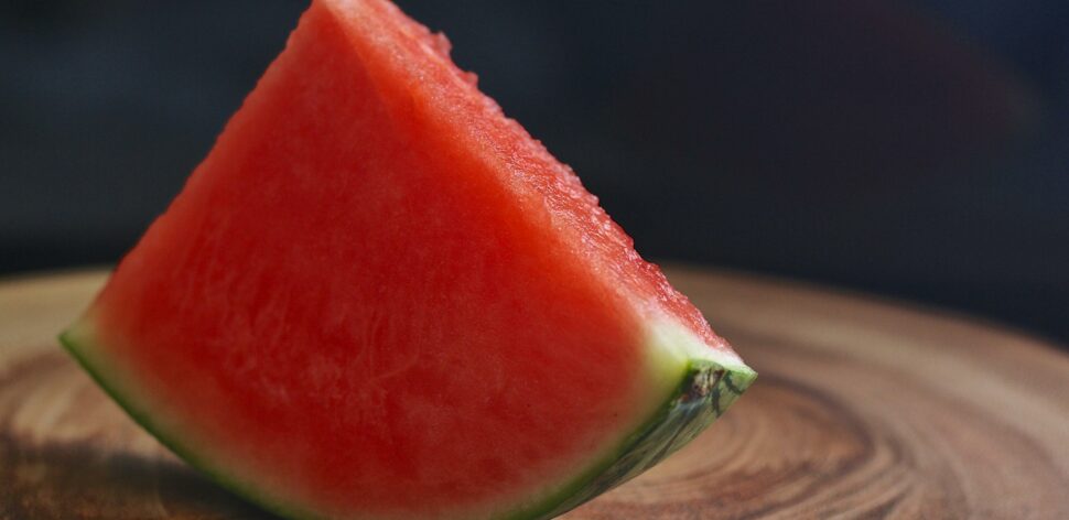 Melancia aumenta hidratação do corpo; veja 5 benefícios da fruta