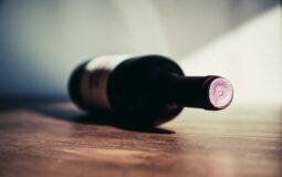 Por que garrafas de vinho tem uma cavidade no fundo? Veja explicação