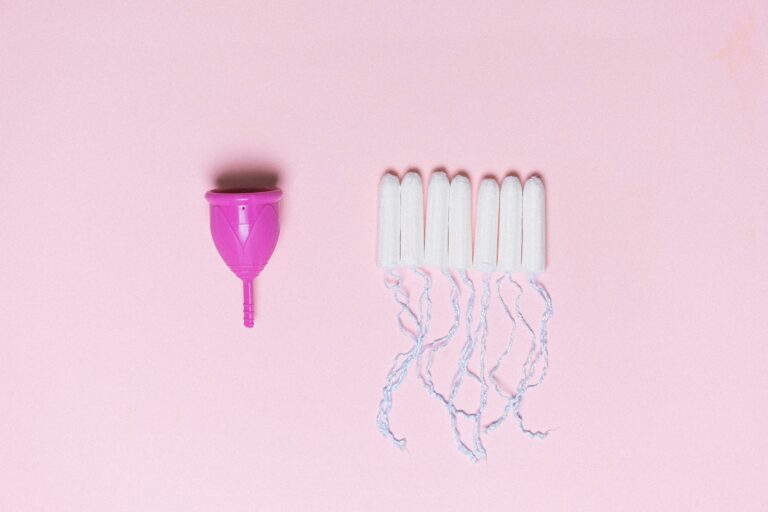 jeito-certo-de-usar-coletor-menstrual