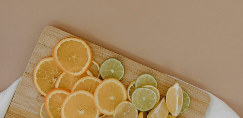 Limão e laranja ajudam a perder peso? Descubra a verdade
