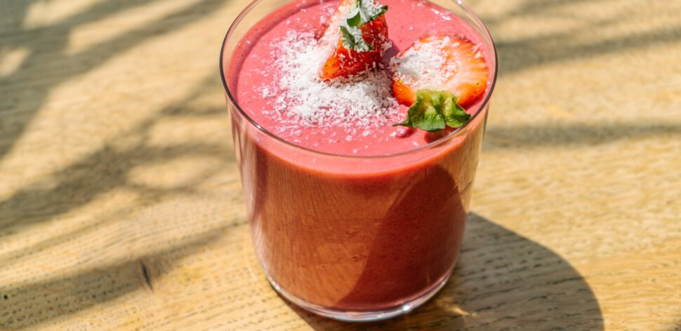Suco de morango: aprenda receita simples que te ajuda a manter o foco