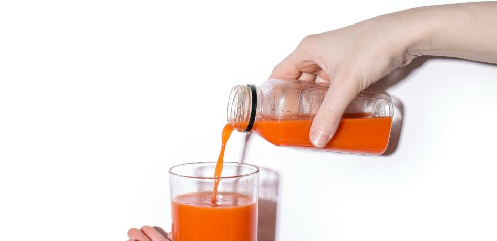 3 motivos para você consumir suco de maçã com cenoura