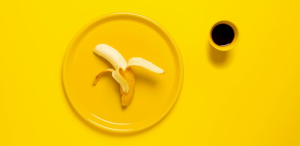 Chá de banana ajuda na imunidade? Veja 3 benefícios e como preparar a bebida