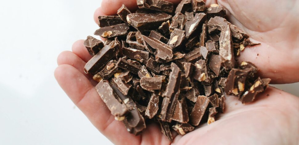 Por que é importante consumir chocolate amargo com moderação?