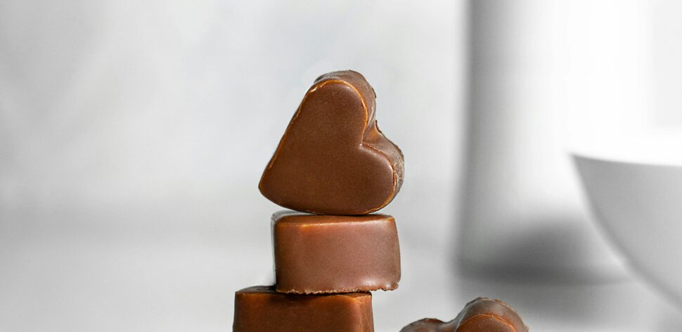 Chocolate amargo pode ajudar a saúde cardiovascular? Veja benefícios