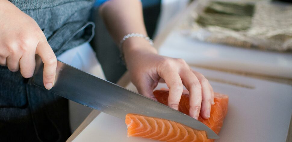 Como escolher e armazenar o salmão? Chef renomada dá dicas de cuidados