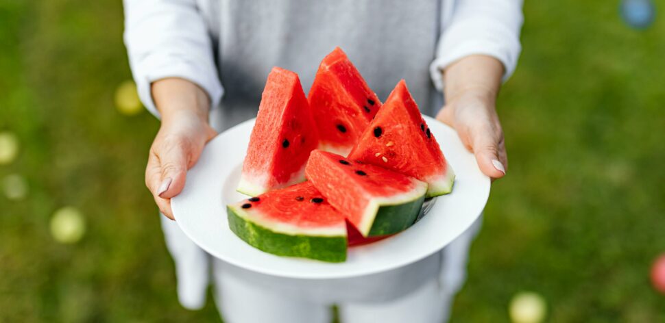 Sementes de melancia fortalecem os ossos? Descubra 6 benefícios