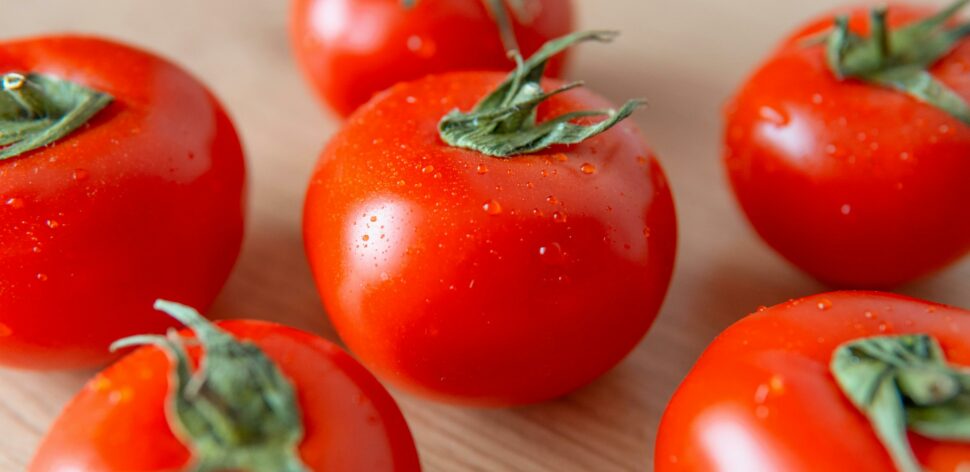 Como o tomate pode rejuvenescer a sua pele?