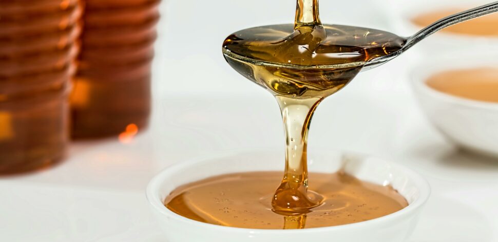 Vinagre de maçã com mel: quais os benefícios dessa combinação para a saúde?