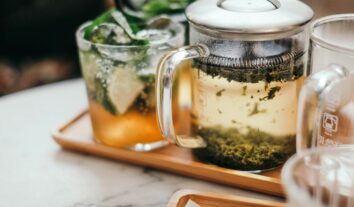 6 benefícios do chá de folha de amora