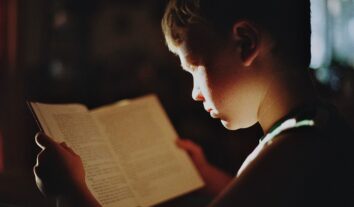Dia do Livro Infantil: como incentivar a leitura desde cedo e quais os benefícios?