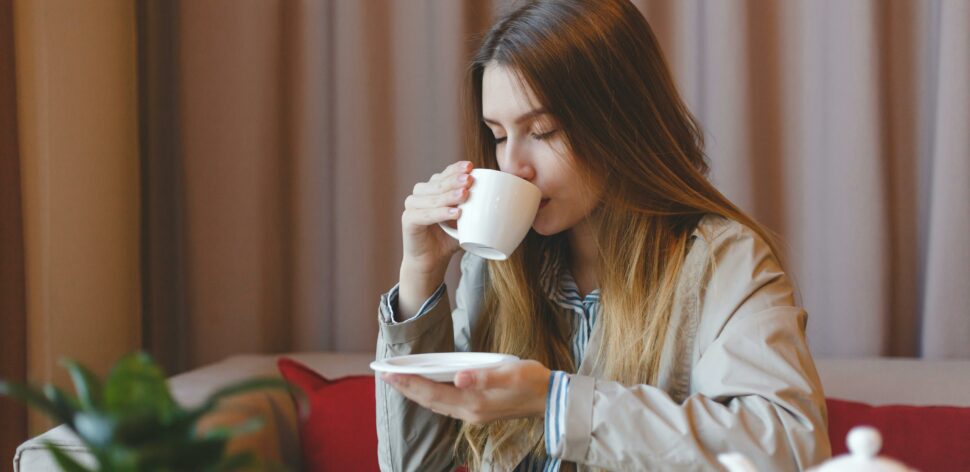 Chá da folha de amora funciona para perder peso? Veja como preparar