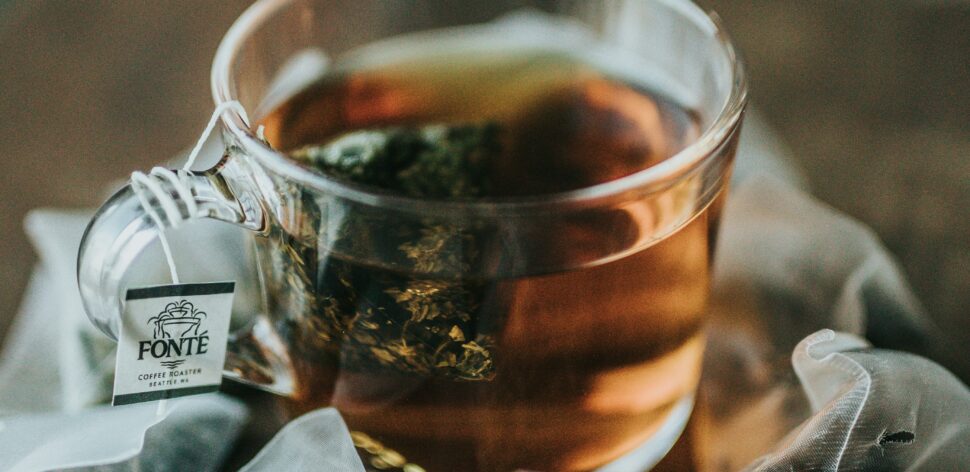 Chá de folha de louro com cravo melhora o desconforto gástrico?