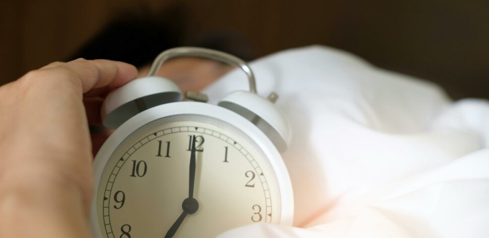 Comer tâmara ajuda a dormir melhor? Veja benefícios