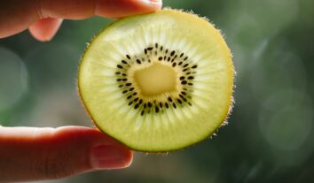 Kiwi pode ajudar na absorção do ferro; veja outros benefícios da fruta