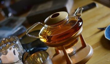 Chá de quebra-pedra só é bom para os rins? Descubra benefícios da bebida