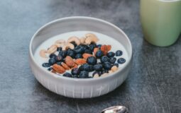 Iogurte vs coalhada: qual escolher para uma dieta saudável?