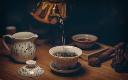Chá de camomila tem benefícios terapêuticos?