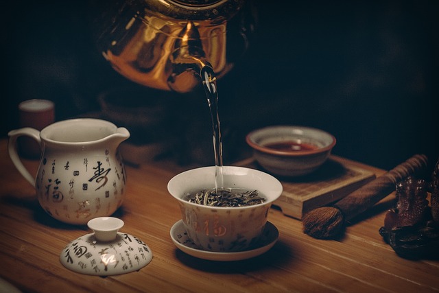 Chá de camomila tem benefícios terapêuticos?
