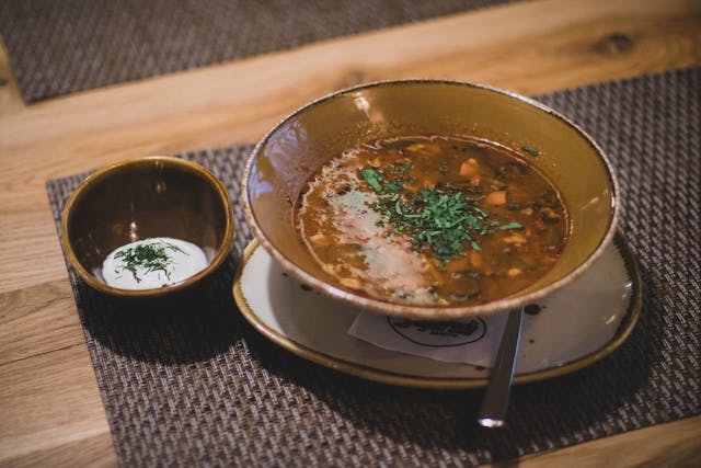 Comer sopas e caldos no inverno traz benefícios para a saúde?