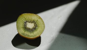 Kiwi também ajuda a repor a vitamina C? Descubra