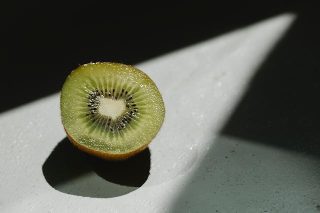 Kiwi também ajuda a repor a vitamina C? Descubra