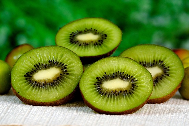 Kiwi ajuda na circulação sanguínea? Veja benefícios da fruta