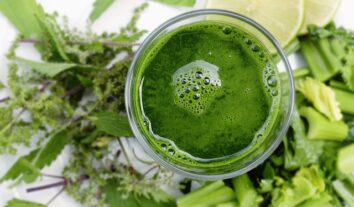 Suco de kiwi com espinafre ajuda a controlar a diabetes; veja receita