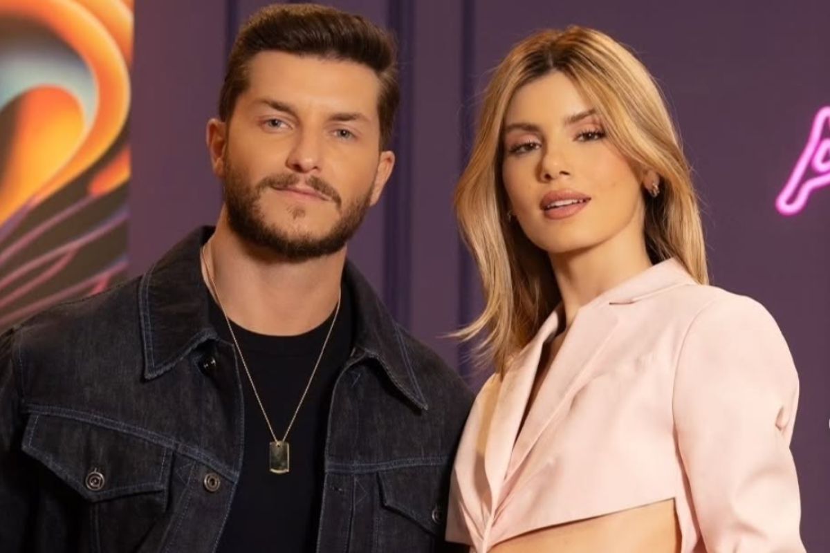 Apresentadores Camila Queiroz e Klebber Toledo retornam ao Casamento às Cegas Brasil | Imagem: Instagram