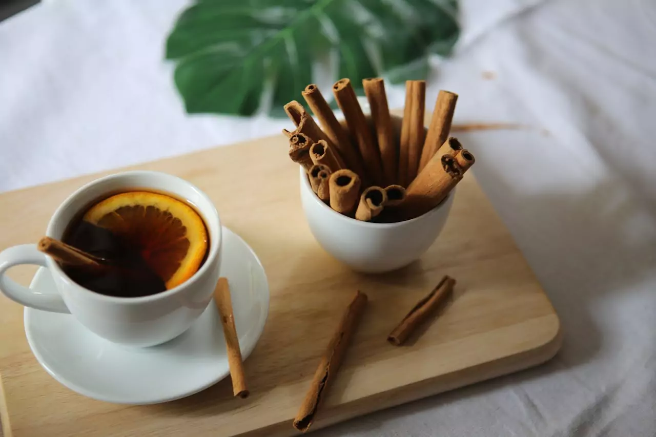 Chá de canela: quem deve evitar tomar? Veja contraindicações