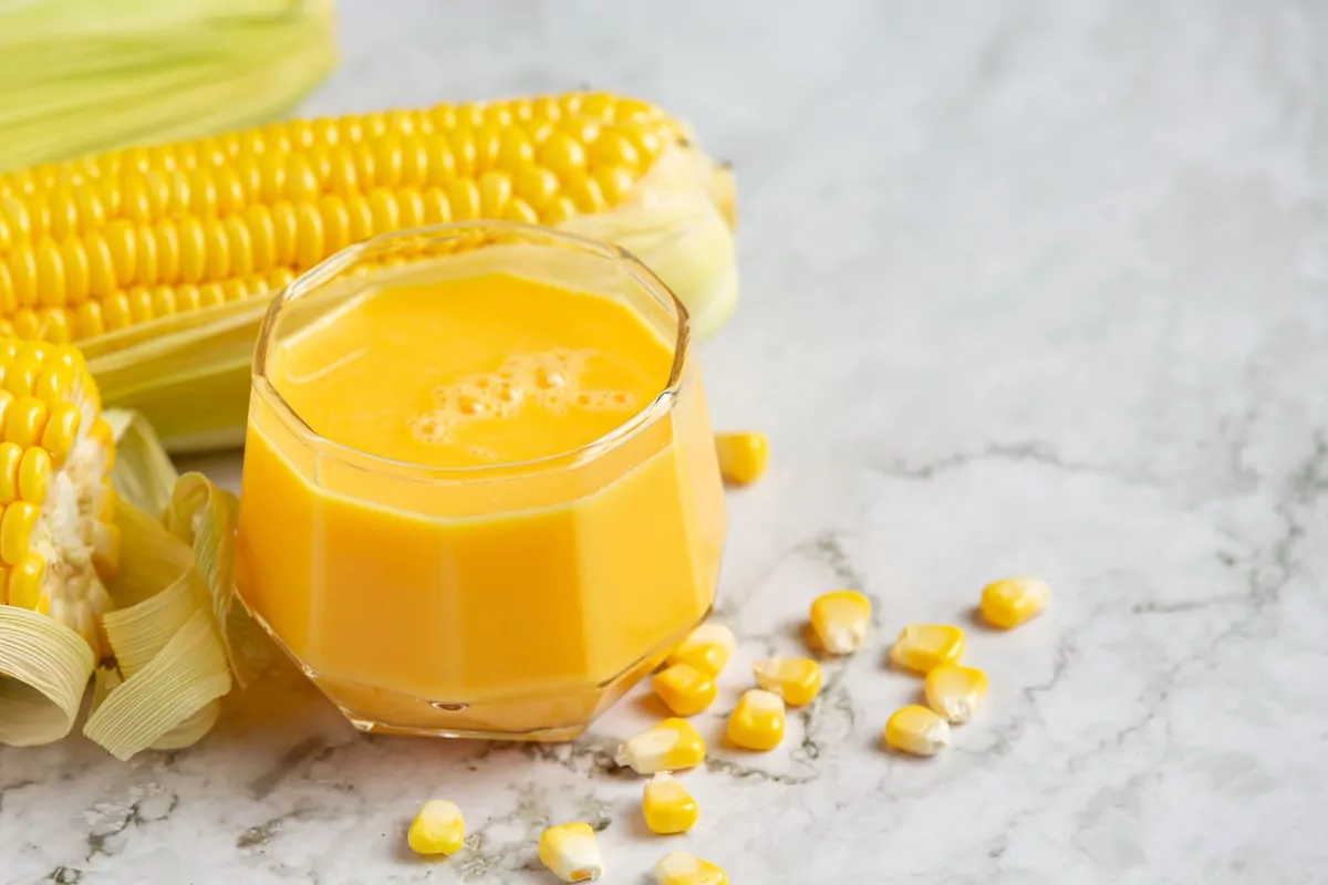 Saiba como usar o milho no preparo de um bolo, creme e suco (Foto: Freepik).