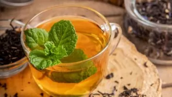 Chá seca barriga: veja 5 bebidas que prometem ajudar a emagrecer