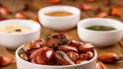 Pote branco com pinhão branco.