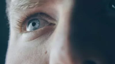 Cuidados simples para proteger os olhos no inverno podem evitar irritações, ressecamento e outros problemas de saúde ocular | Imagem: Pexels