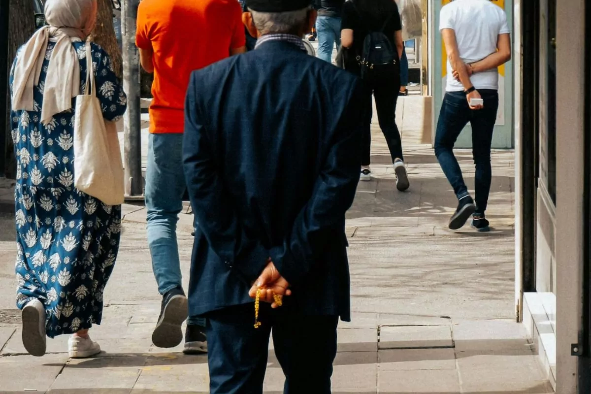 convenio pet 7 - MinhaSaúde Andar com as mãos atrás das costas pode sinalizar muito mais do que um hábito simples | Imagem: Pexels