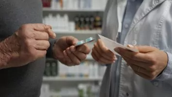 Como Economizar na Compra de Remédio: Guia Completo da PROTESTE