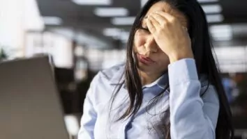 Burnout e as novas regras: entenda o que muda na saúde mental no trabalho