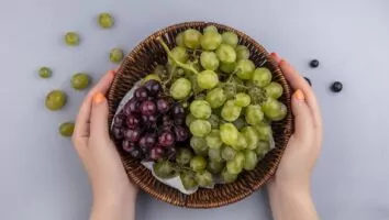 Uva protege a pele? Estudo associa fruta à resistência UV
